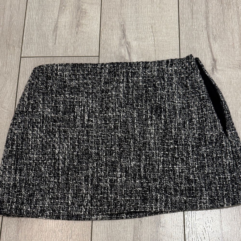 Abercrombie & Fitch Textured Black and White Mini Skirt